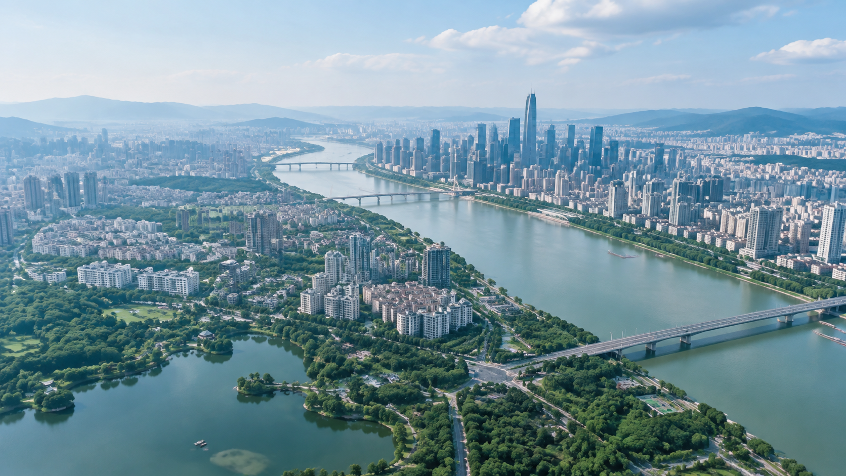 航拍视角下的城市建筑与道路空间